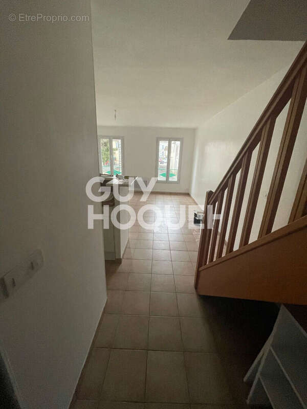 Appartement à VENEUX-LES-SABLONS