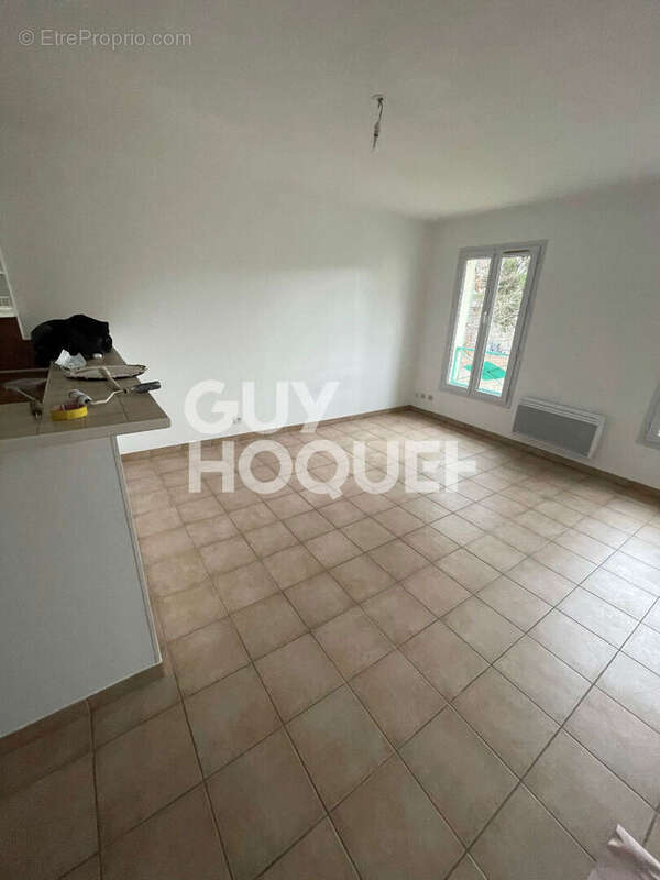 Appartement à VENEUX-LES-SABLONS