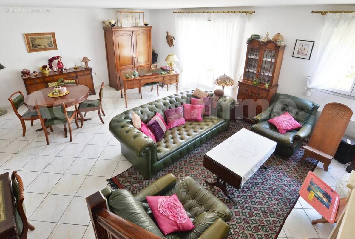 SEJOUR AVEC ACCES AU JARDIN  - Maison à MONTGERON