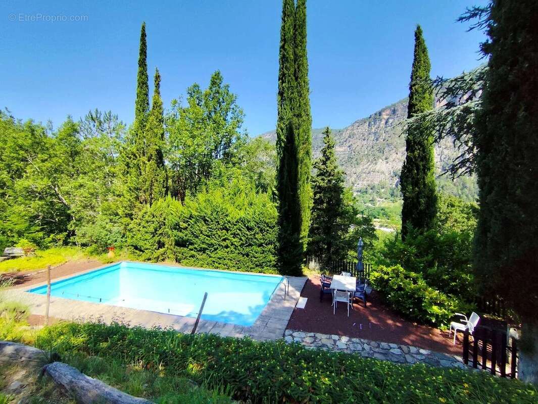 Maison à TOUET-SUR-VAR