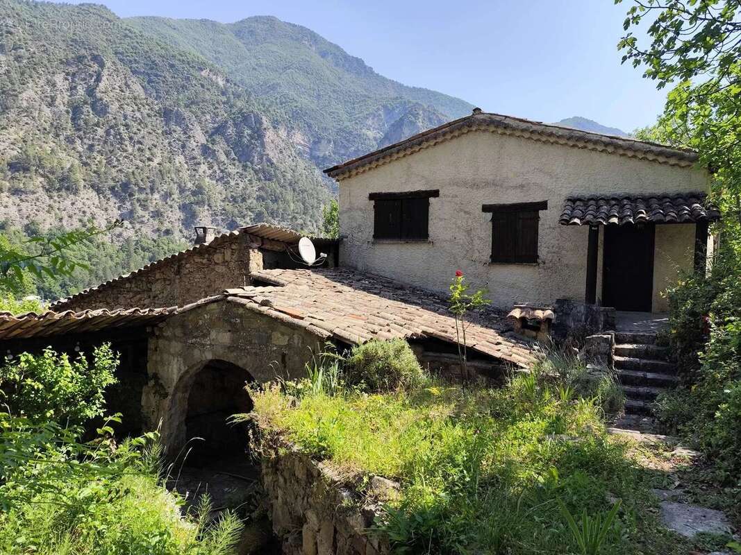 Maison à TOUET-SUR-VAR