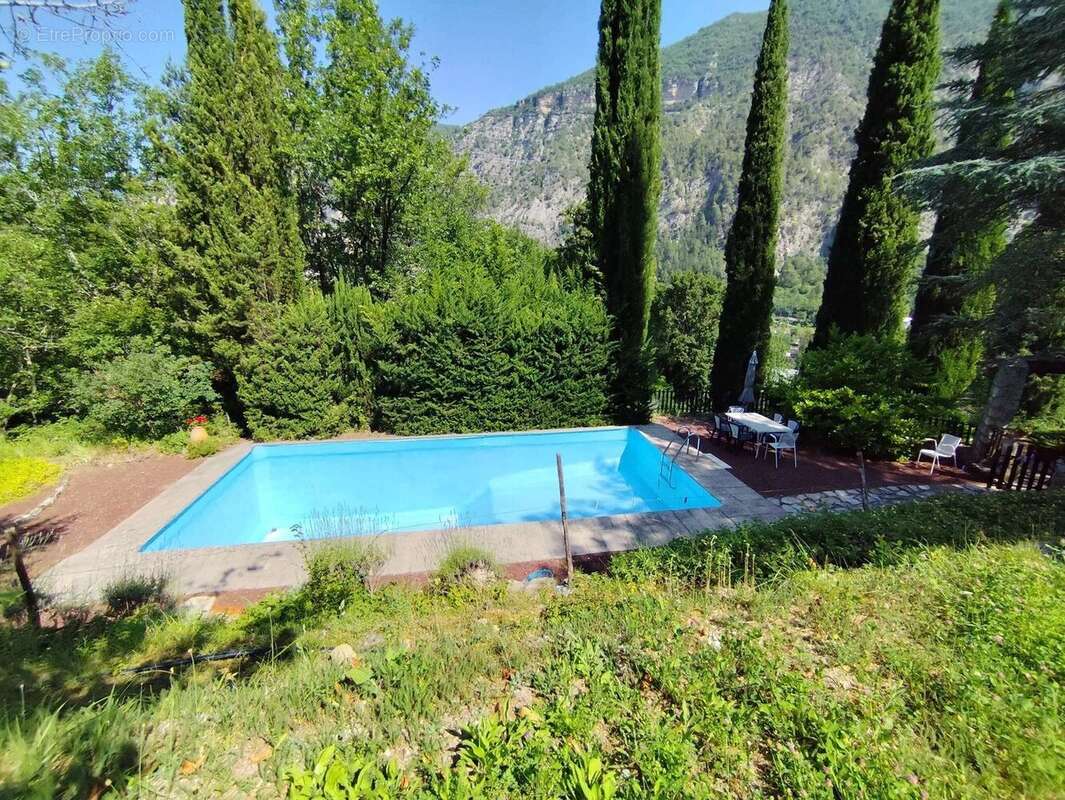 Maison à TOUET-SUR-VAR