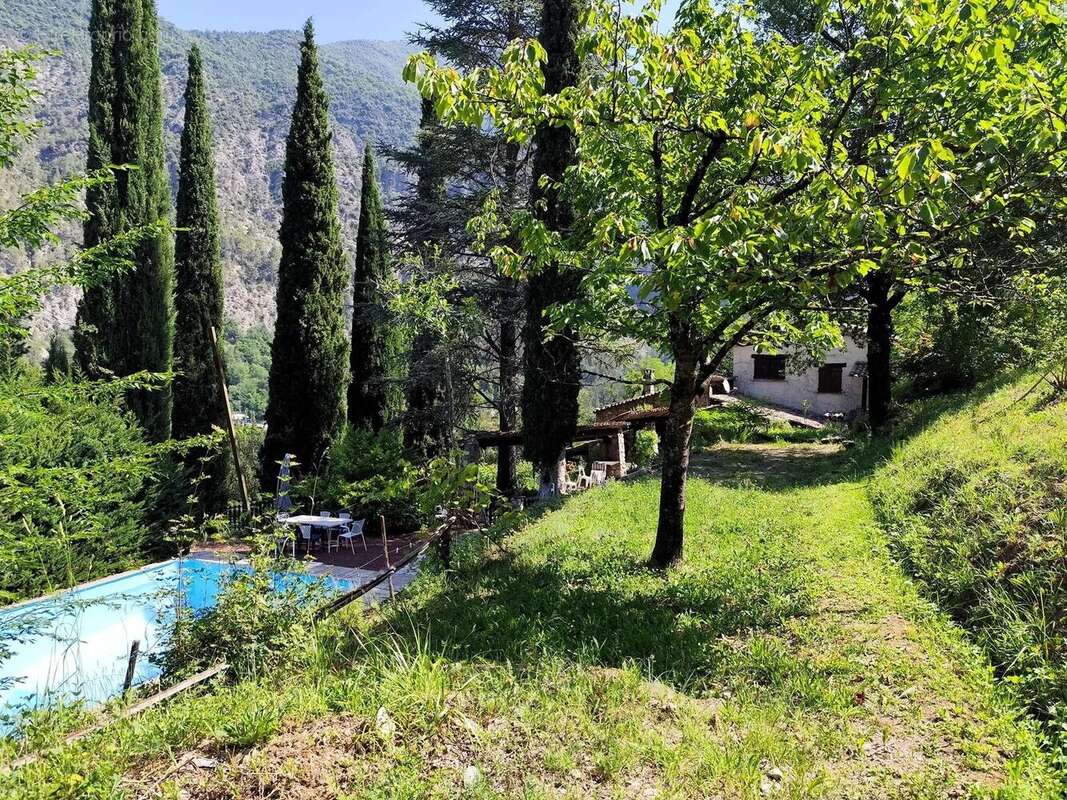 Maison à TOUET-SUR-VAR