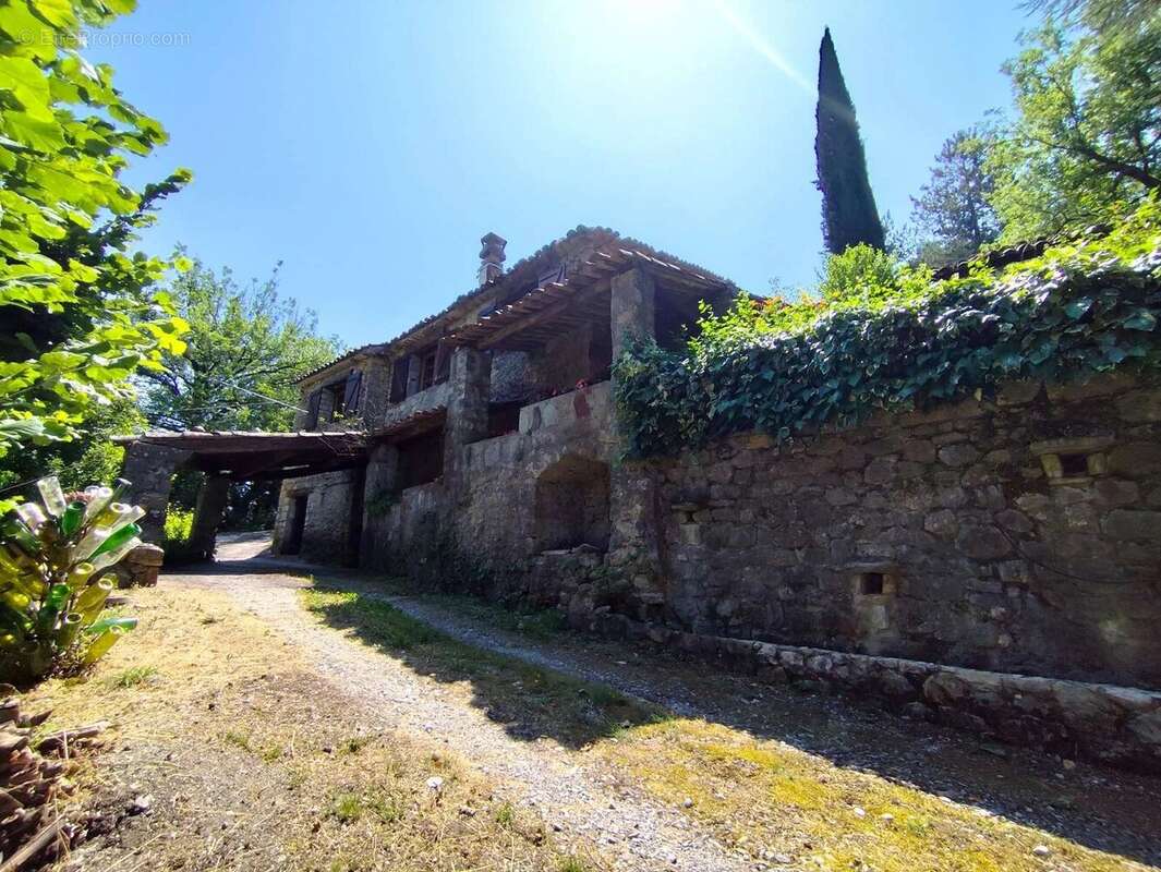Maison à TOUET-SUR-VAR