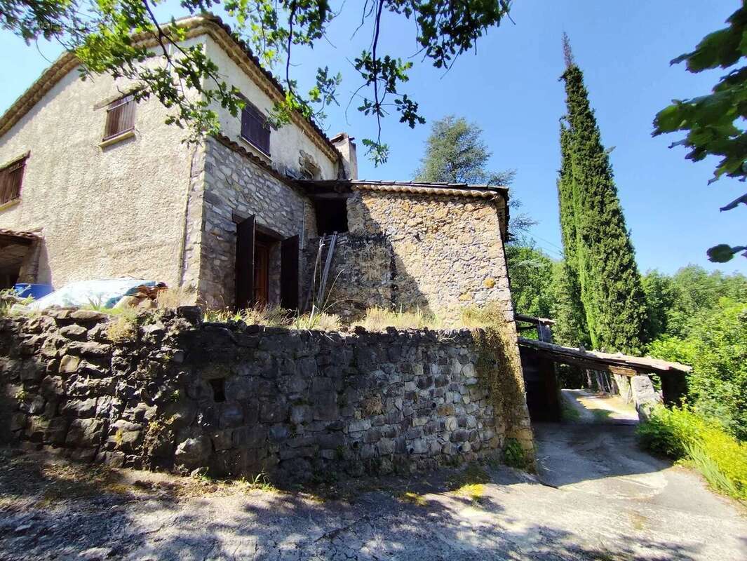 Maison à TOUET-SUR-VAR