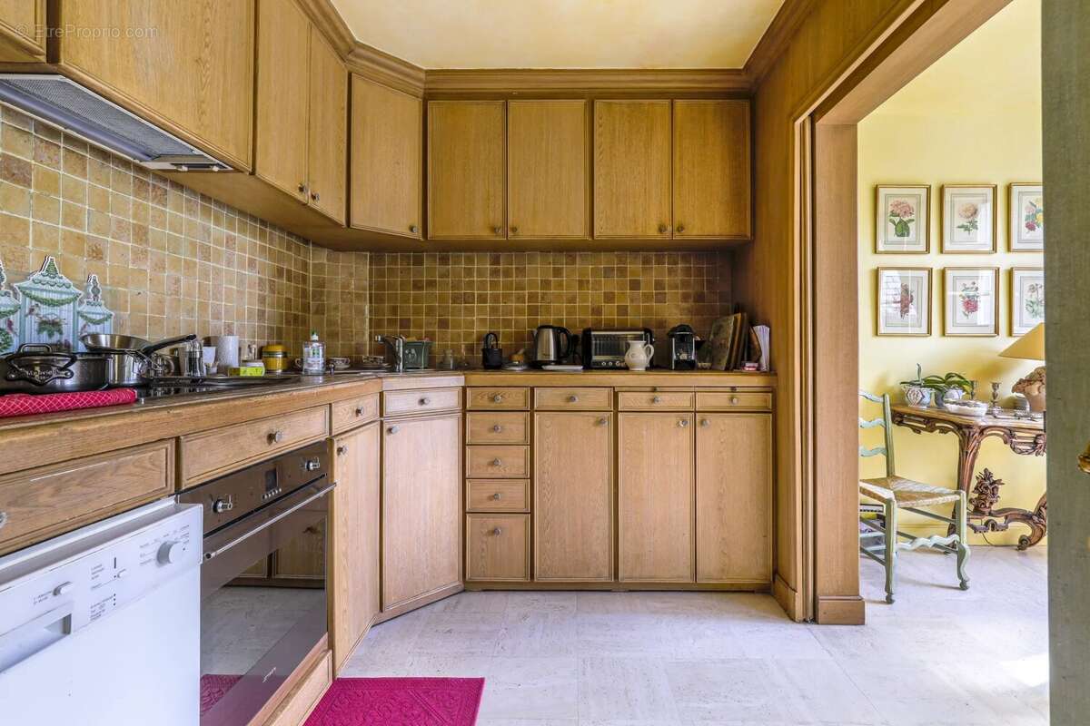 Appartement à NEUILLY-SUR-SEINE