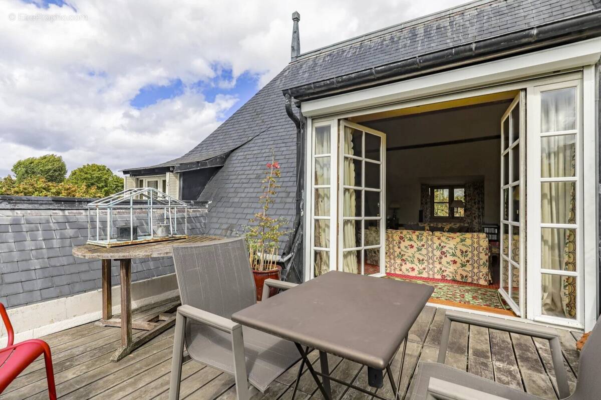 Appartement à NEUILLY-SUR-SEINE