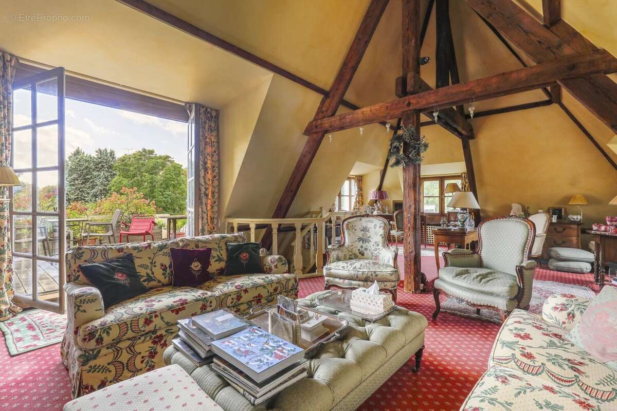 Appartement à NEUILLY-SUR-SEINE