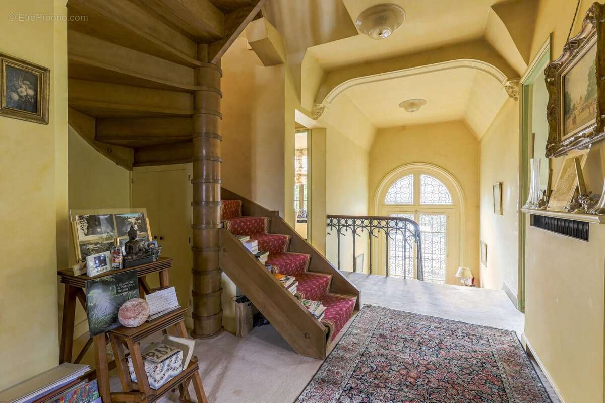 Appartement à NEUILLY-SUR-SEINE