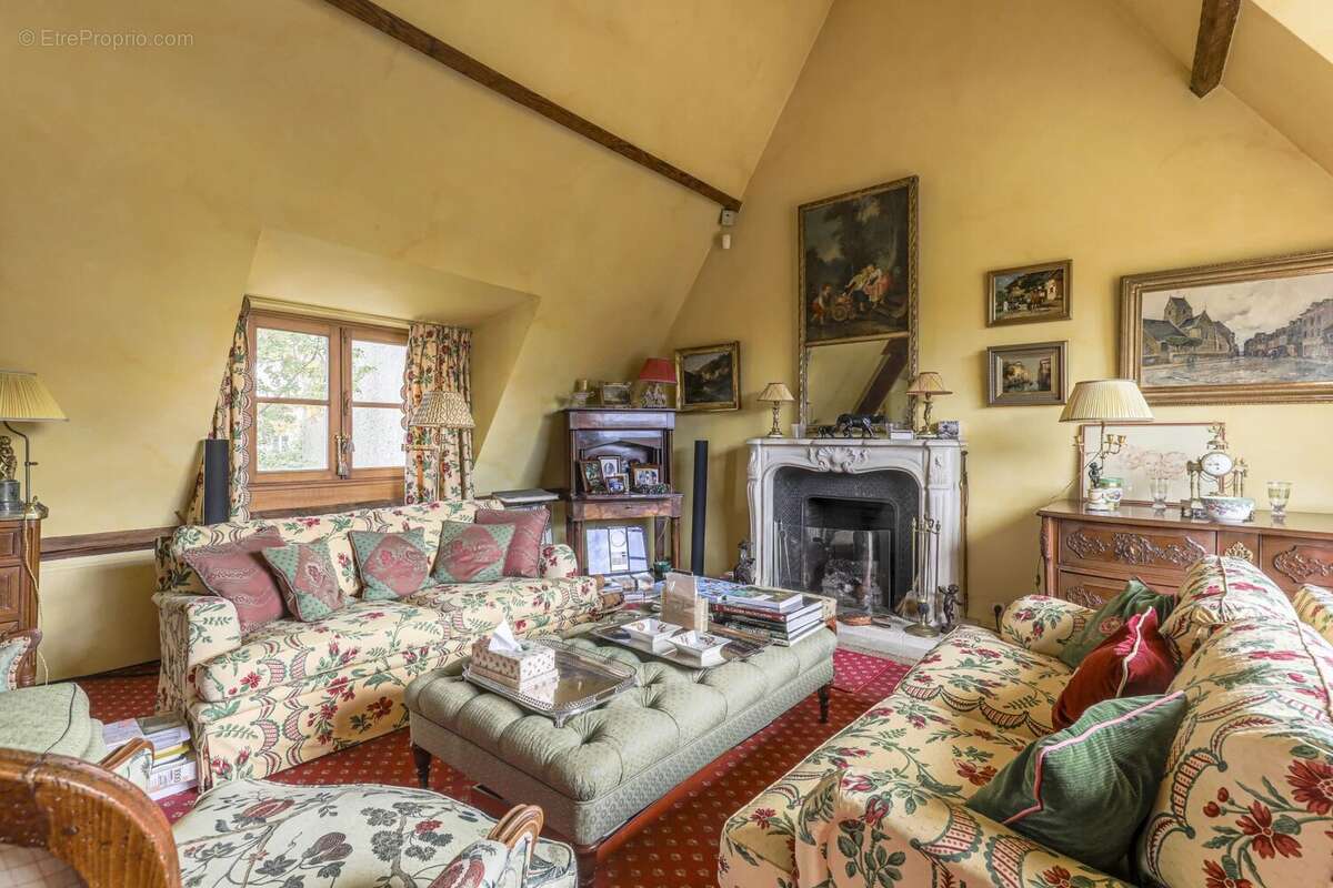 Appartement à NEUILLY-SUR-SEINE