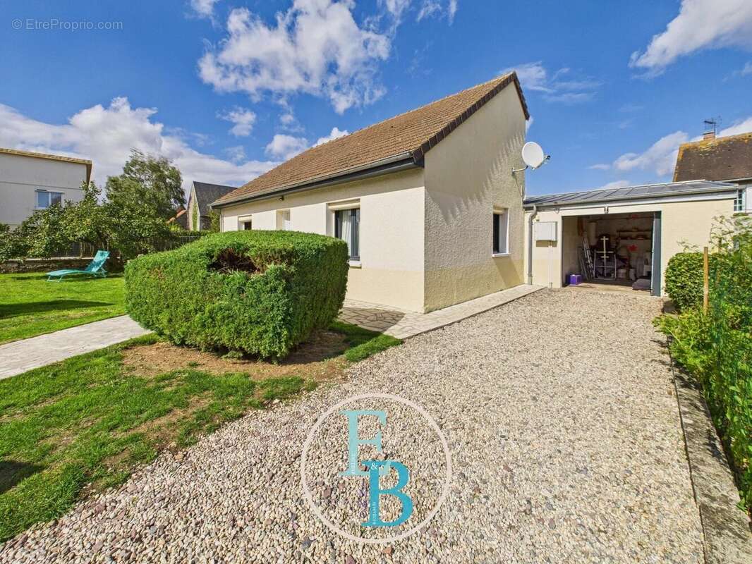 Maison à FEUGUEROLLES-BULLY