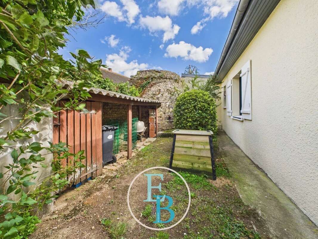 Maison à FEUGUEROLLES-BULLY