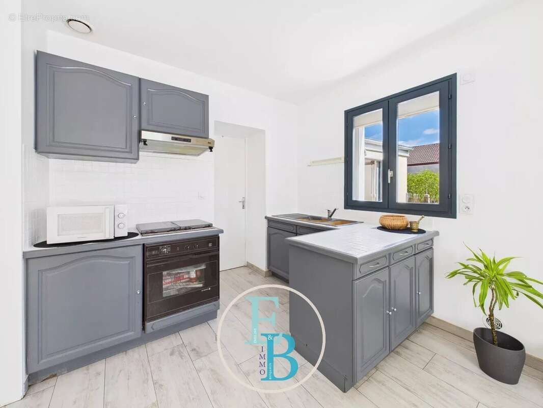 Maison à FEUGUEROLLES-BULLY