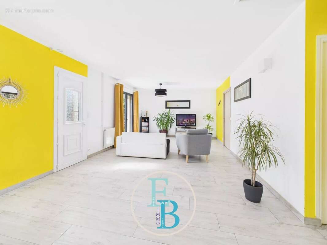 Maison à FEUGUEROLLES-BULLY