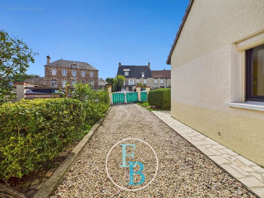 Maison à FEUGUEROLLES-BULLY