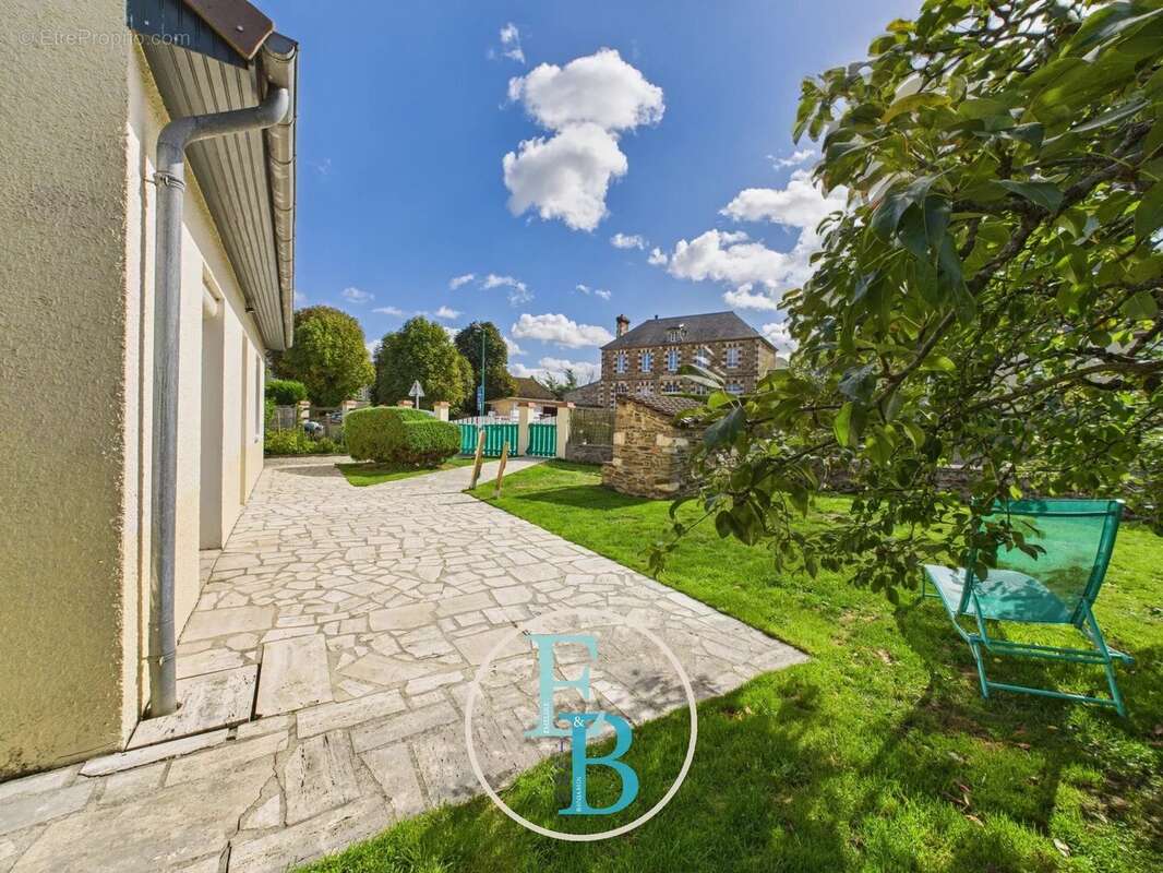 Maison à FEUGUEROLLES-BULLY