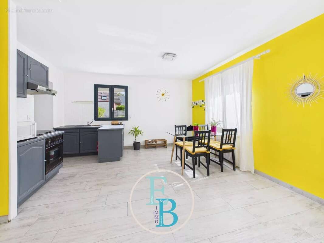 Maison à FEUGUEROLLES-BULLY