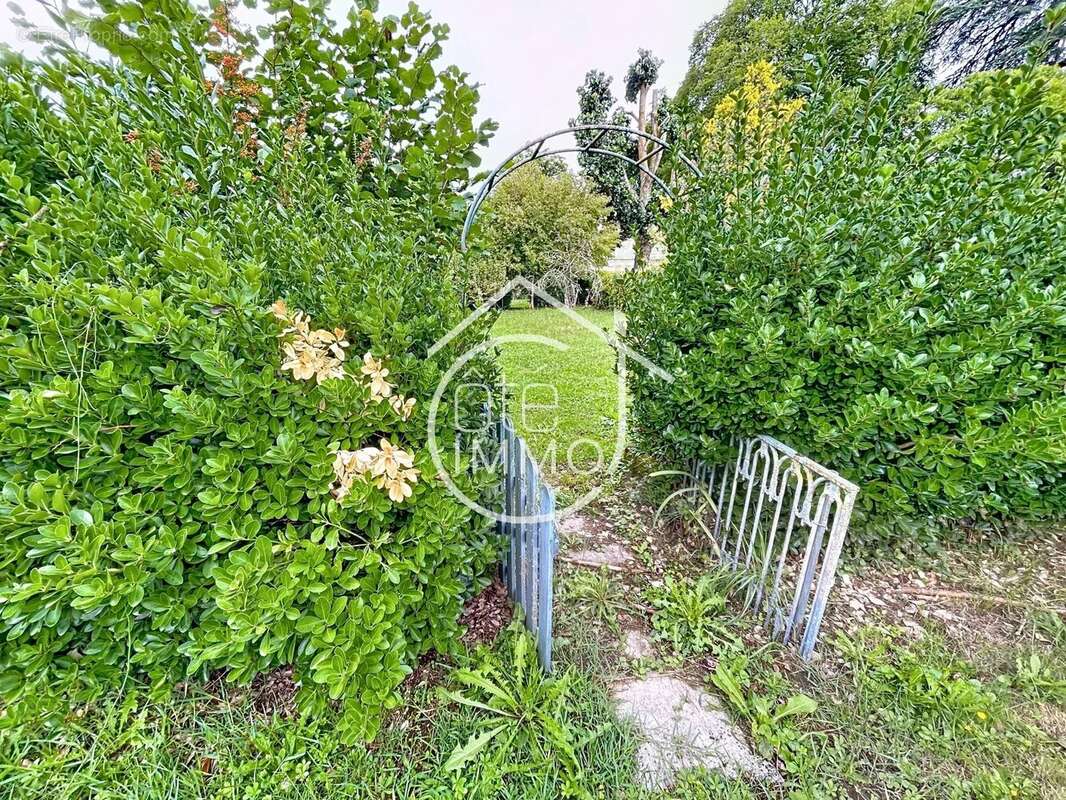 Maison à SAINT-EMILION