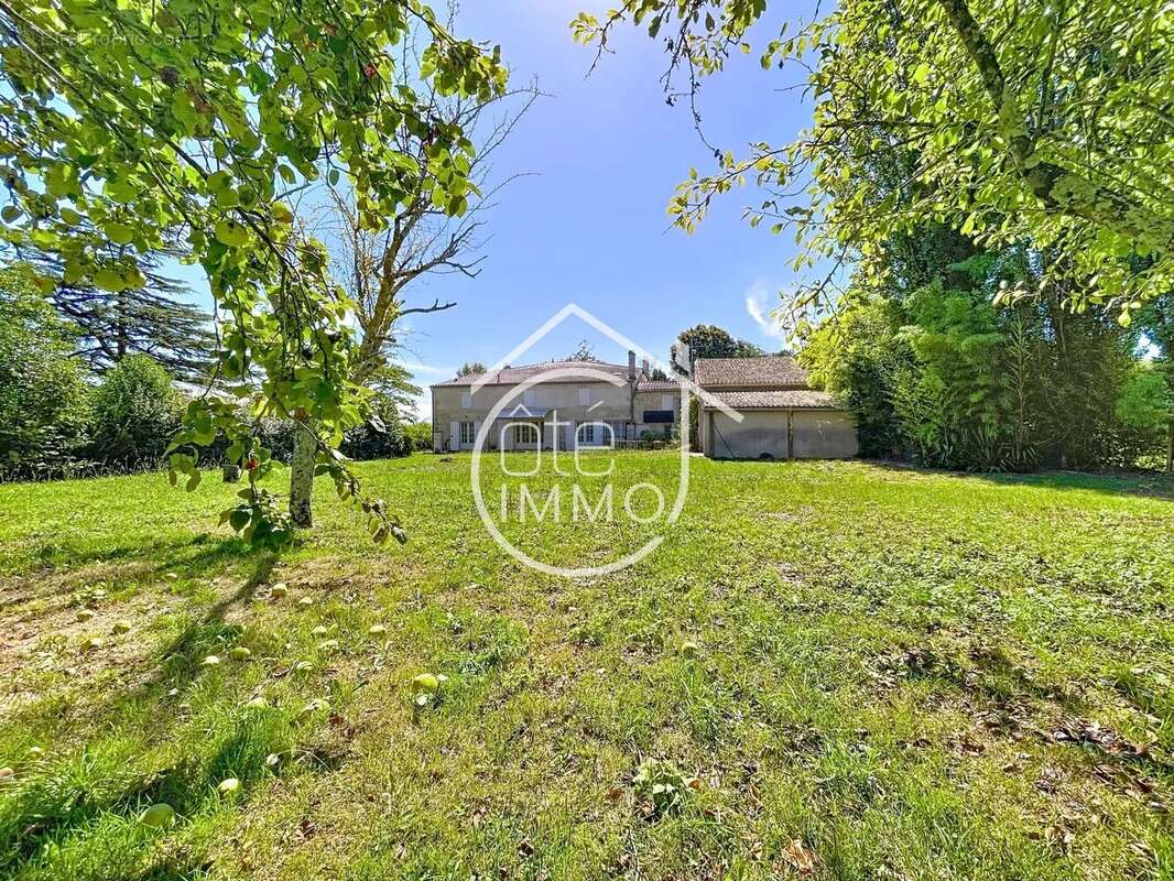 Maison à SAINT-EMILION