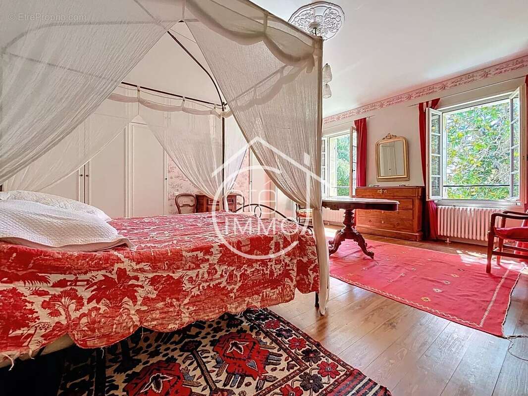 Maison à SAINT-EMILION