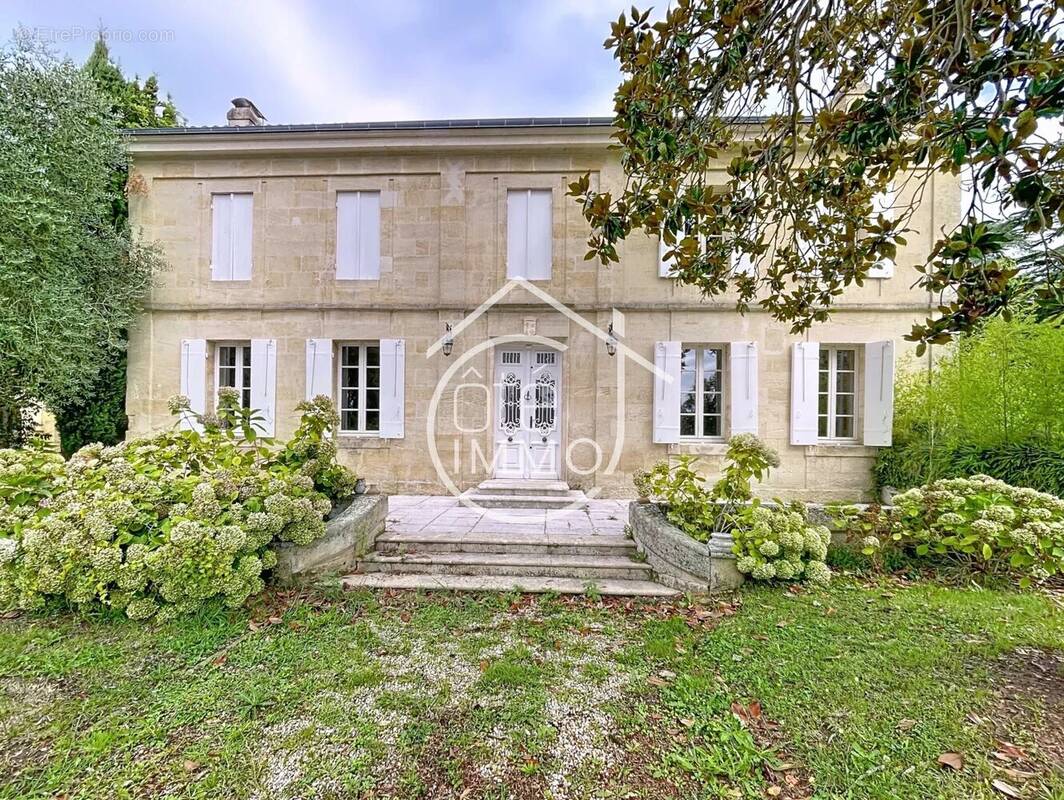 Maison à SAINT-EMILION