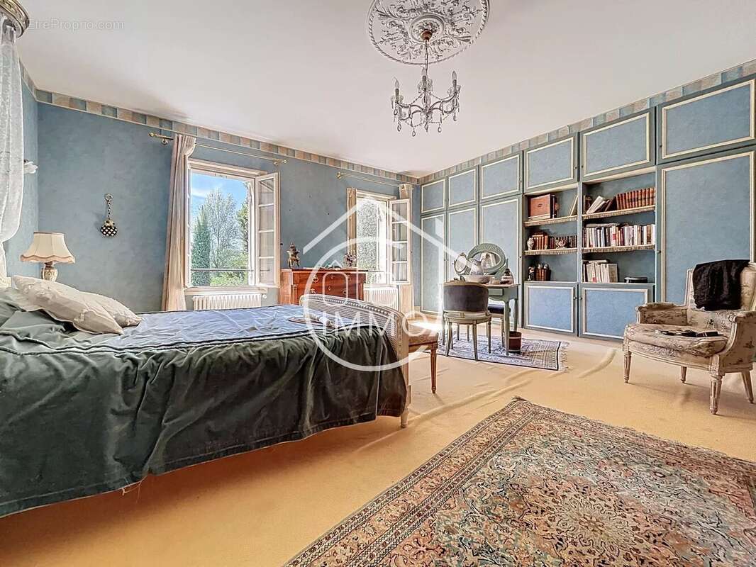 Maison à SAINT-EMILION