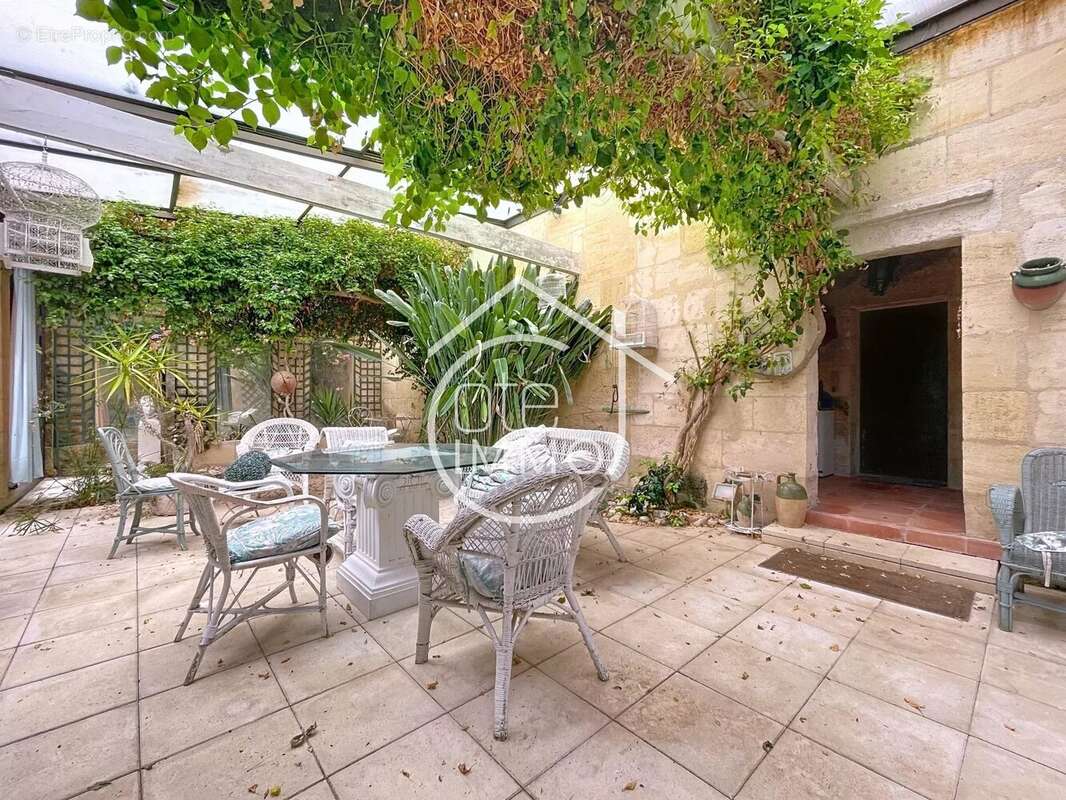 Maison à SAINT-EMILION