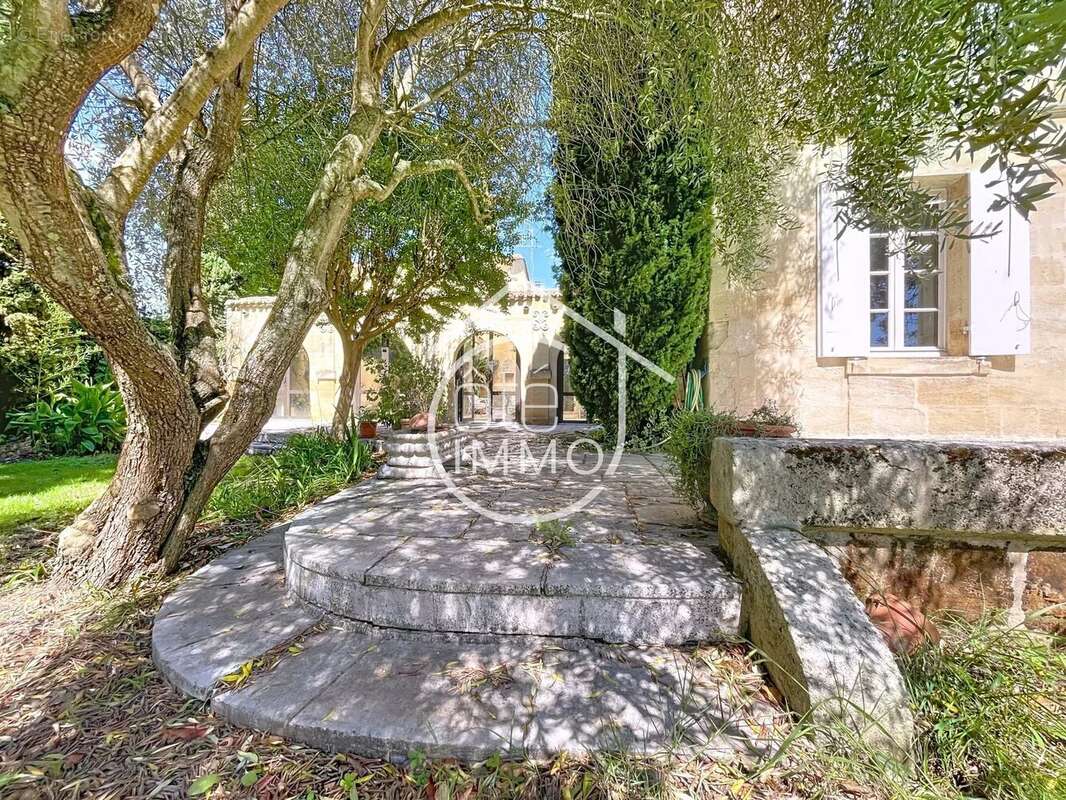 Maison à SAINT-EMILION