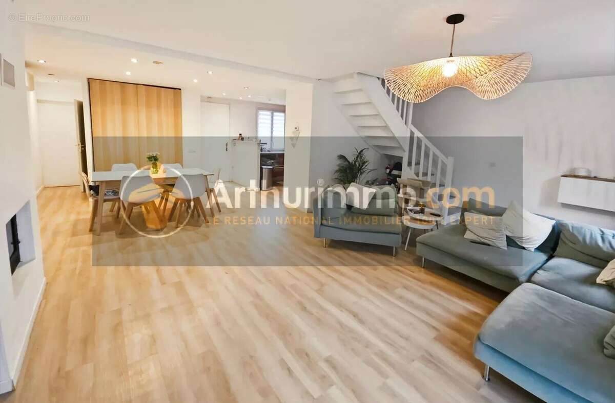 Maison à VIGNEUX-SUR-SEINE