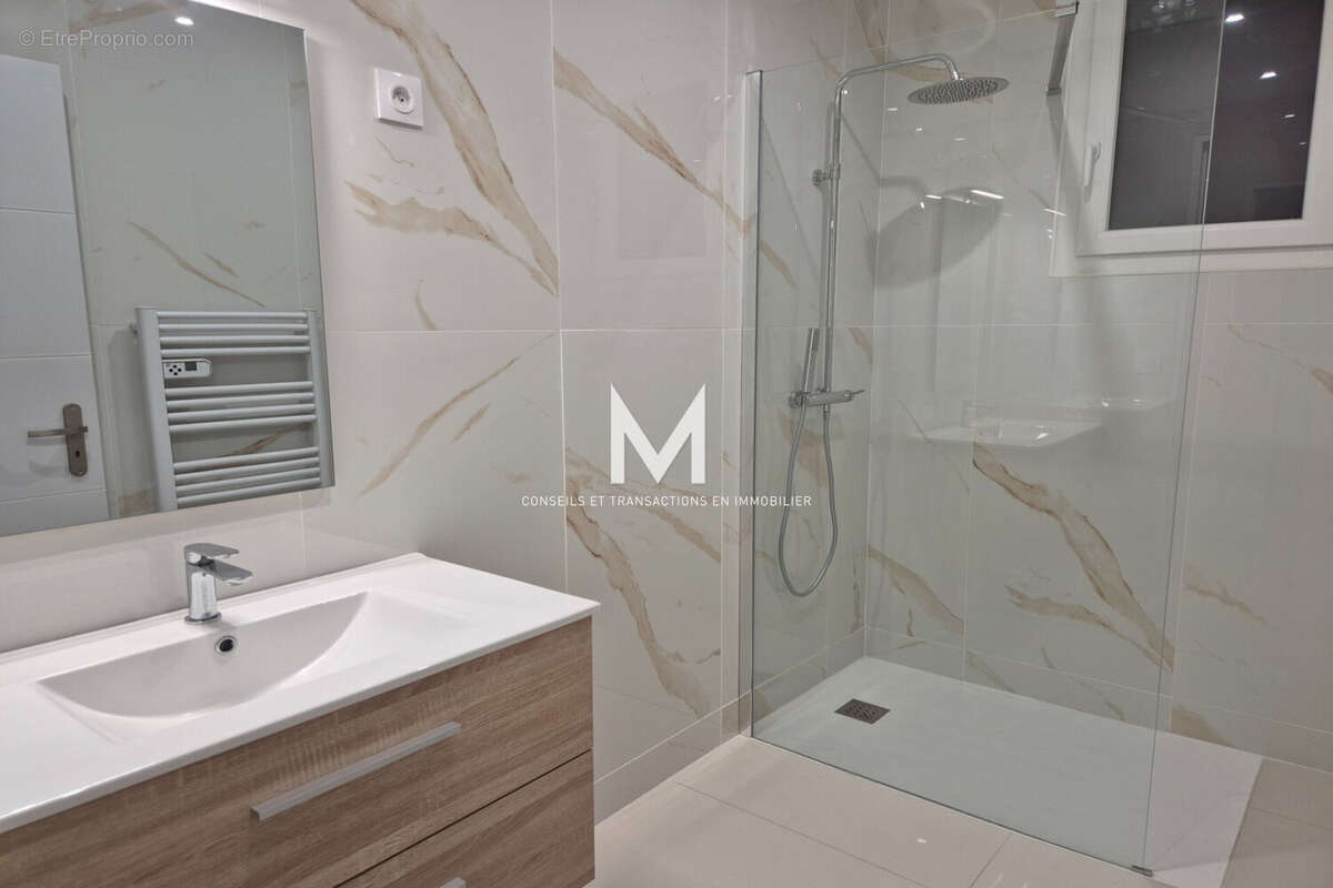 Maison à PLAN-DE-LA-TOUR