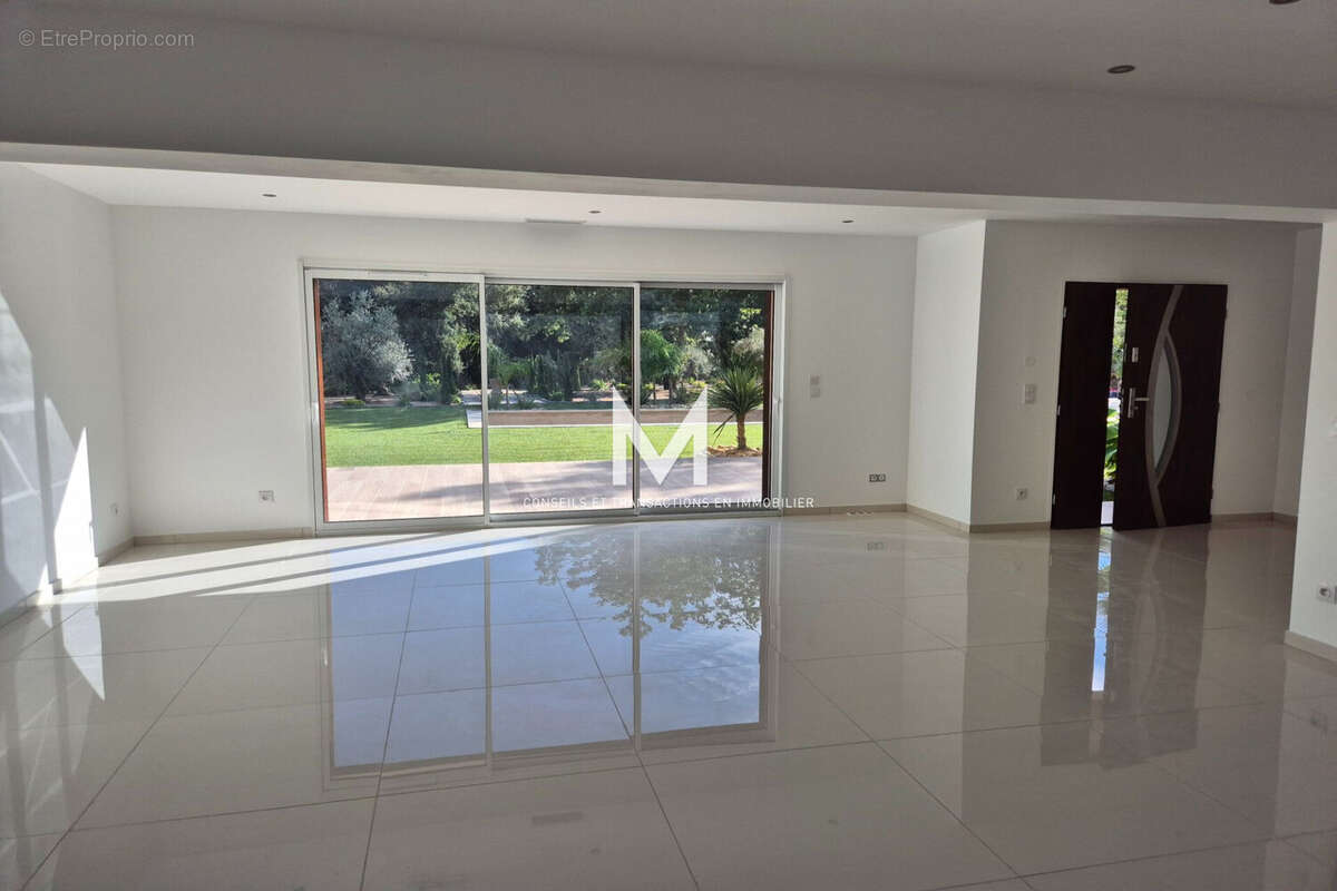 Maison à PLAN-DE-LA-TOUR