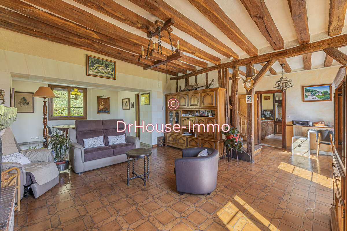 Maison à NEUILLE-LE-LIERRE