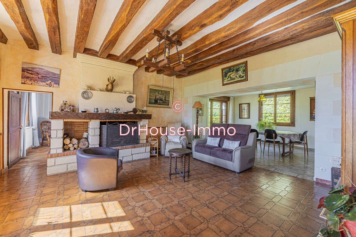 Maison à NEUILLE-LE-LIERRE