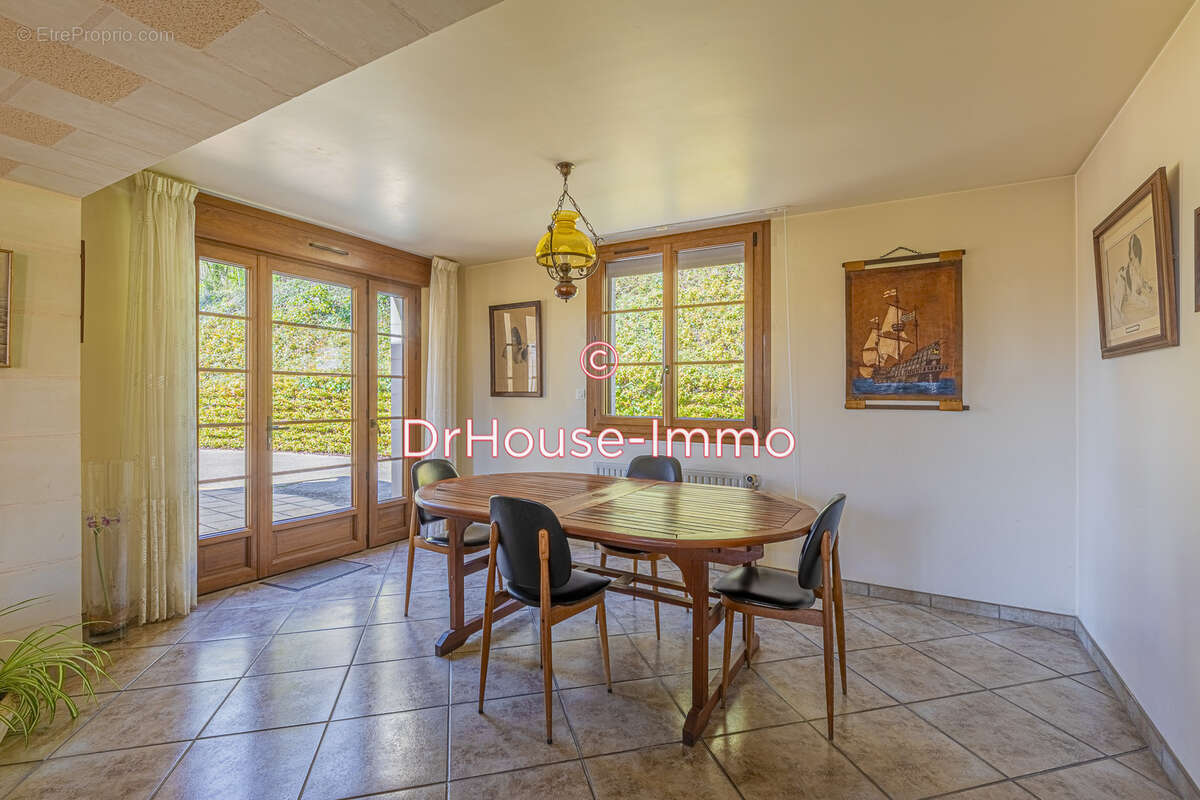 Maison à NEUILLE-LE-LIERRE