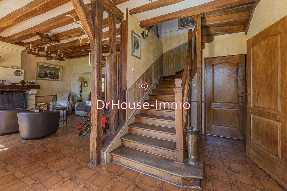 Maison à NEUILLE-LE-LIERRE