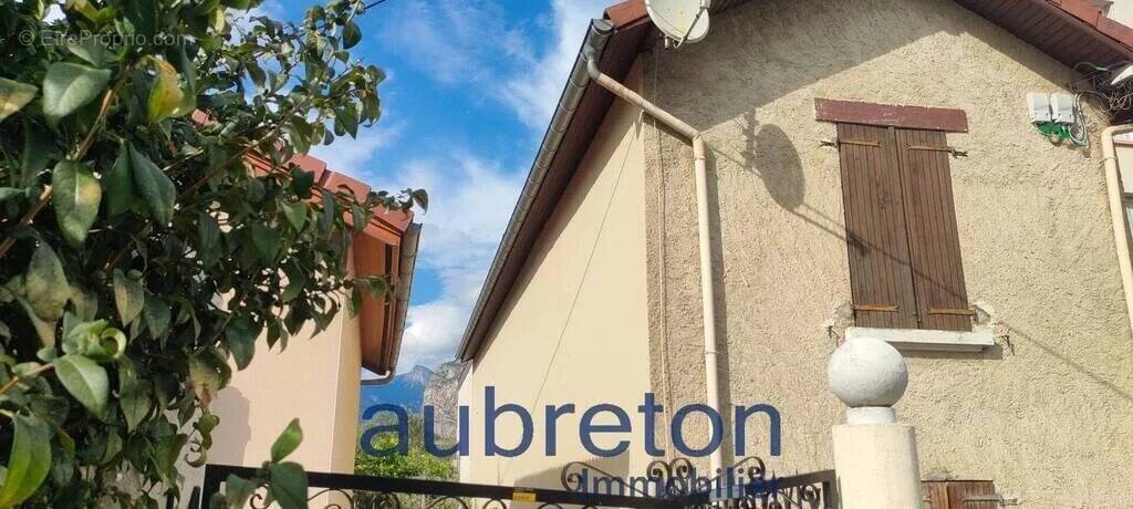 Appartement à FONTAINE