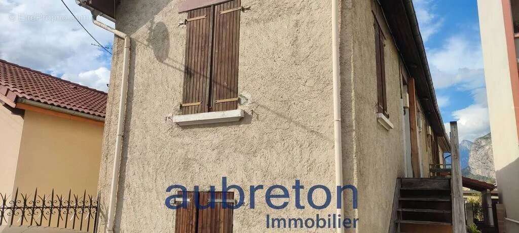 Appartement à FONTAINE