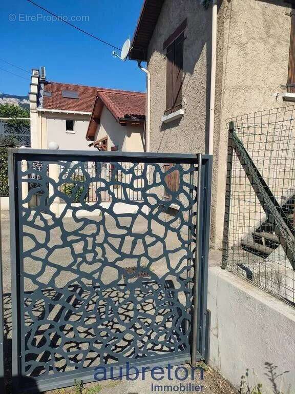 Appartement à FONTAINE