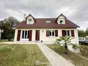 Joli pavillon avec commodités de plain pied sur sous-sol complet - Maison à SISSONNE