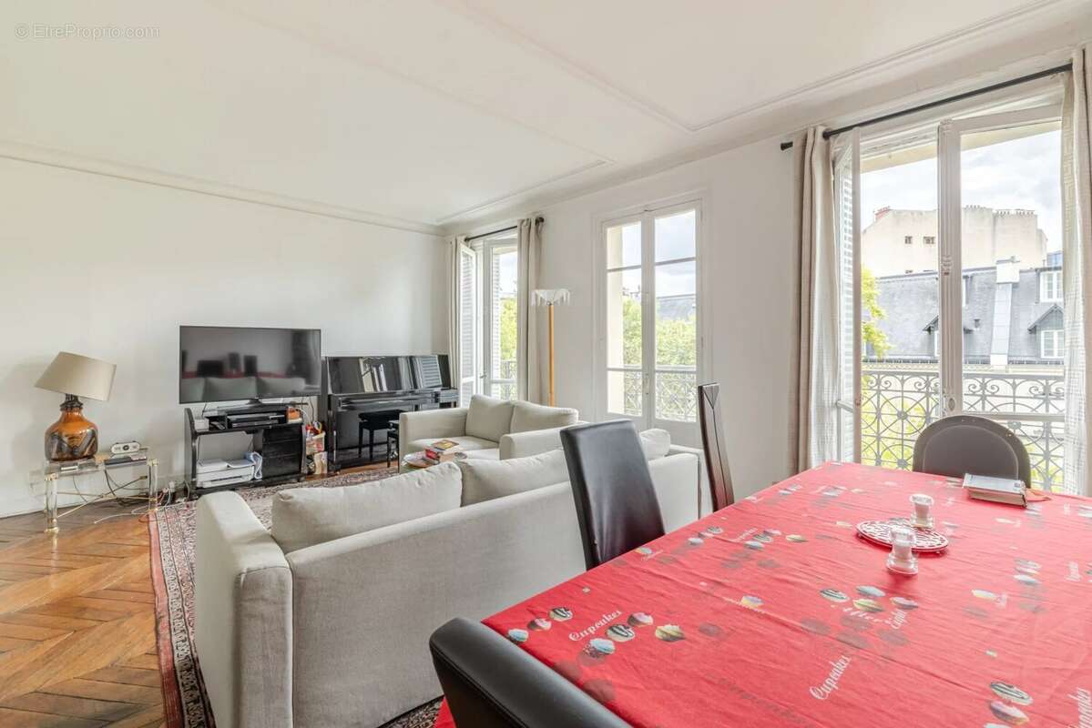 Appartement à PARIS-17E