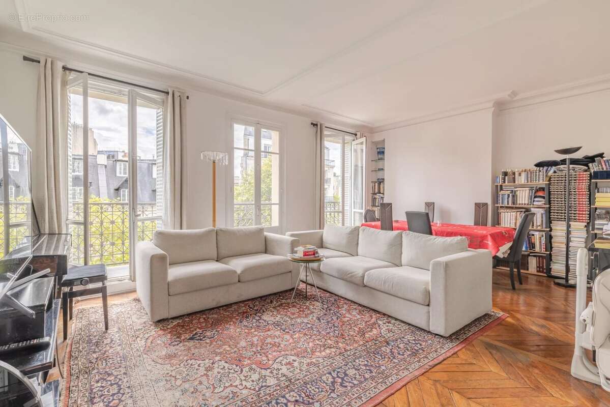 Appartement à PARIS-17E