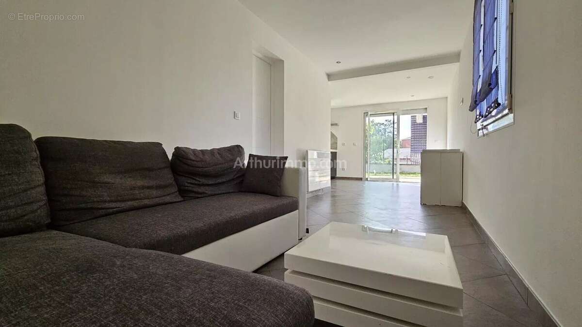 Maison à LA VILLE-DU-BOIS