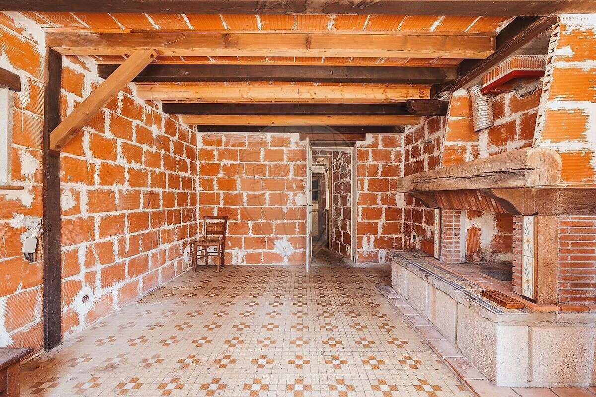 Maison à LOUROUX-DE-BOUBLE