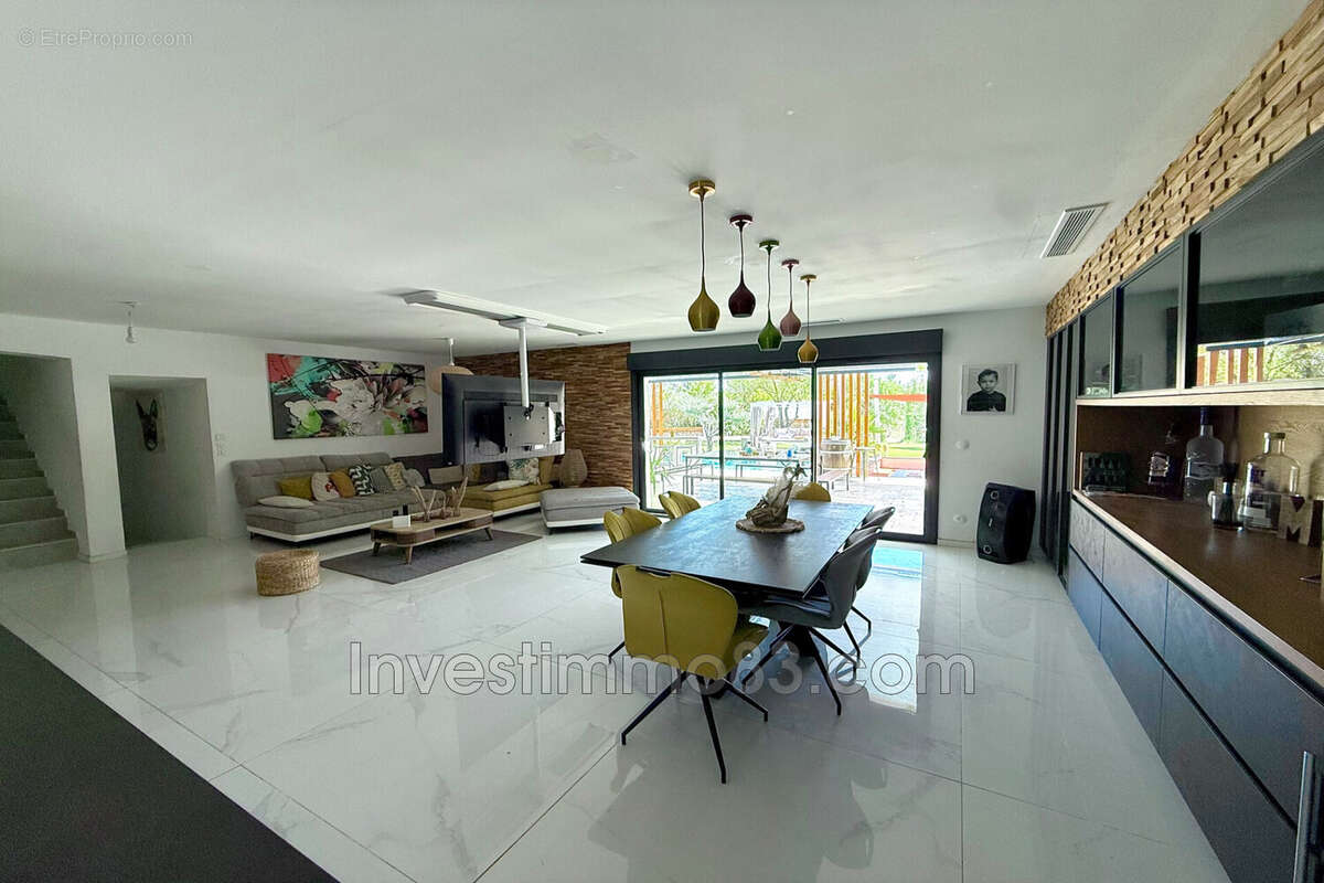 Maison à SAINT-CANNAT