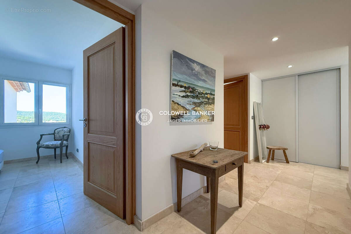 Appartement à LA CROIX-VALMER