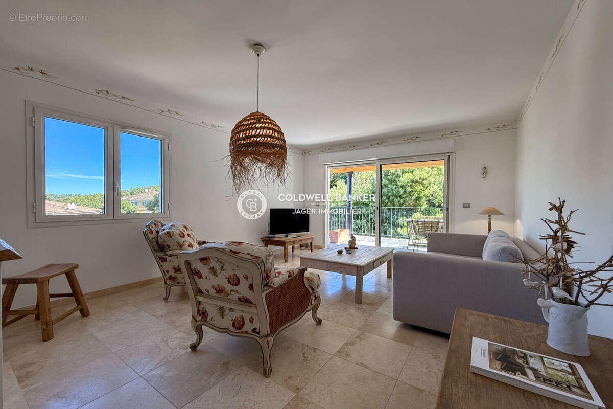 Appartement à LA CROIX-VALMER