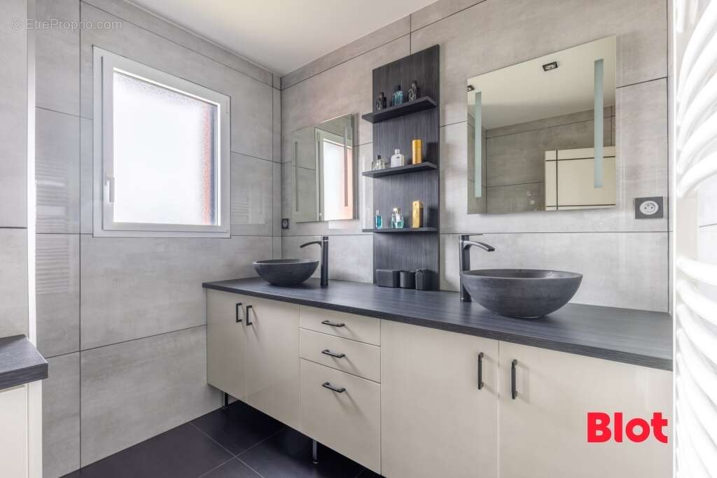 Maison à PIRE-SUR-SEICHE