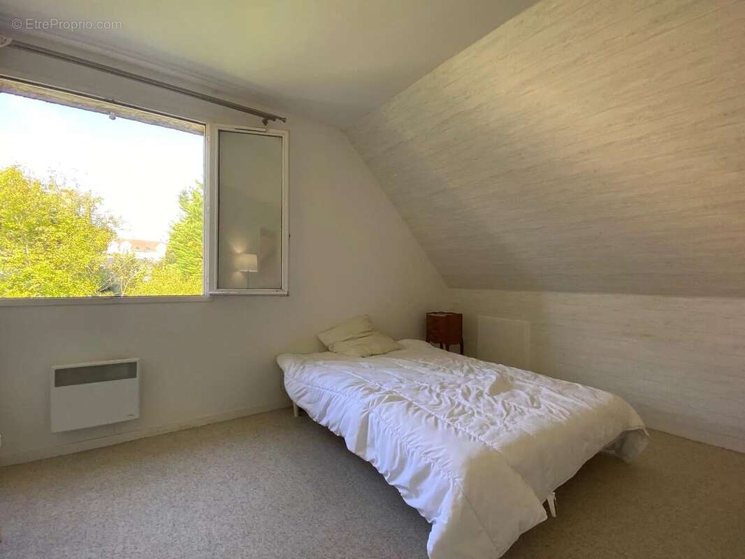 Maison à LES CLAYES-SOUS-BOIS