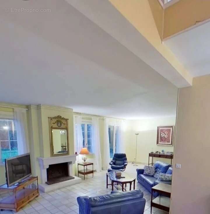 Maison à LES CLAYES-SOUS-BOIS