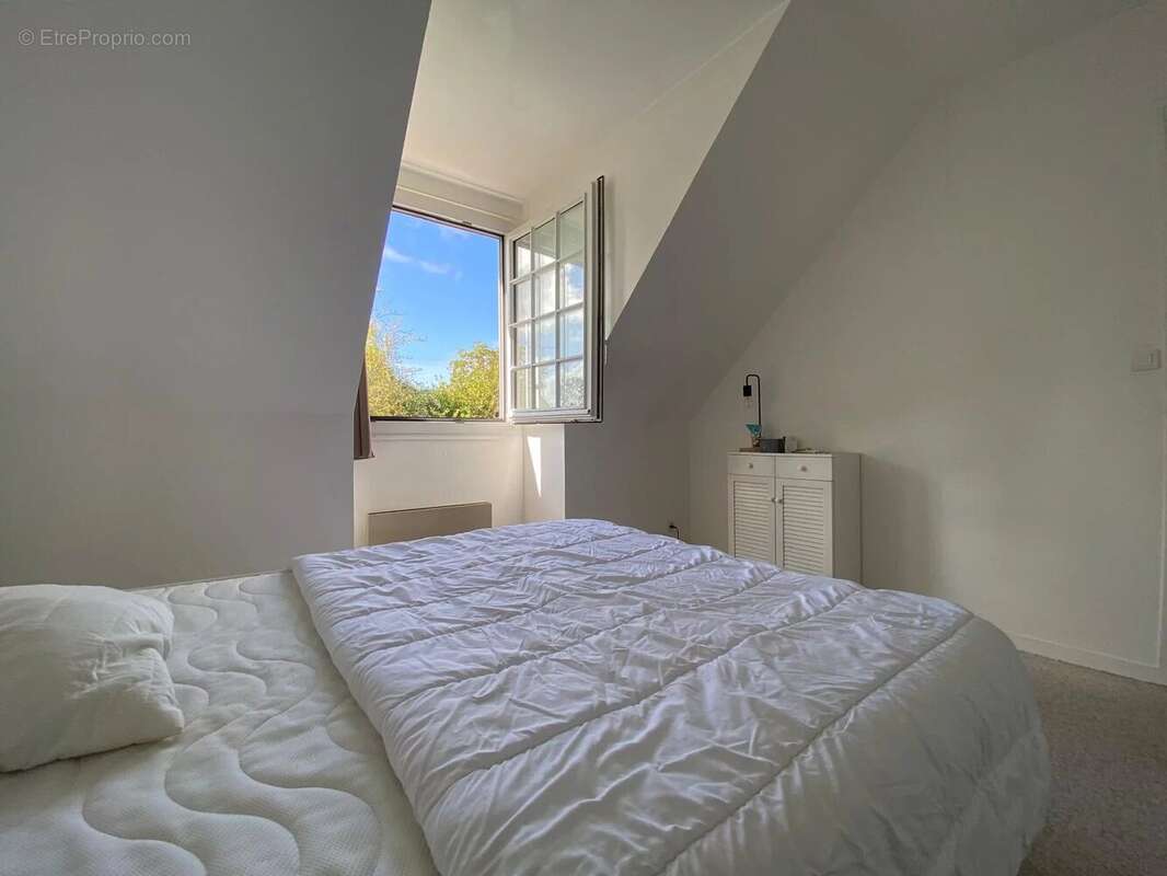 Maison à LES CLAYES-SOUS-BOIS